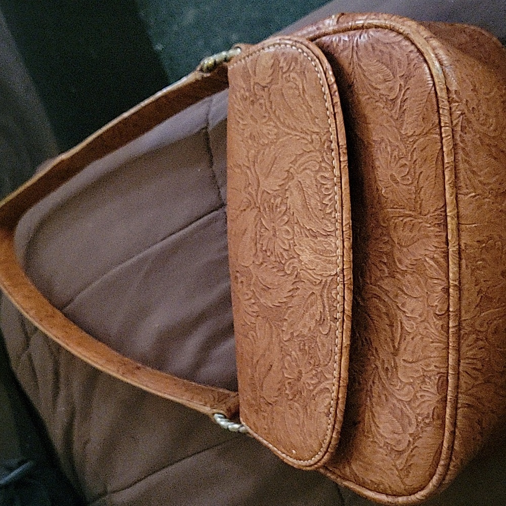 Nine west small embossed leather handbag
